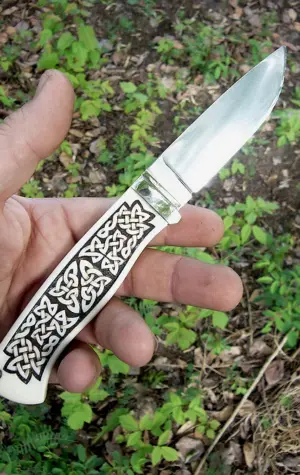 Нож в кельтском стиле