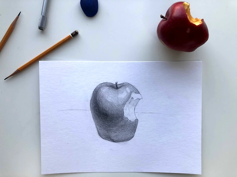 Откусанное яблоко карандашом
