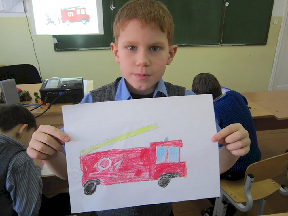 Пожарная машина и пожарный рисунок