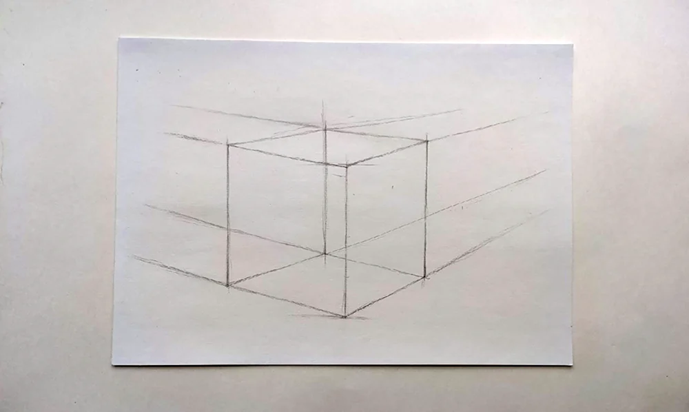Стеклянный куб карандашом