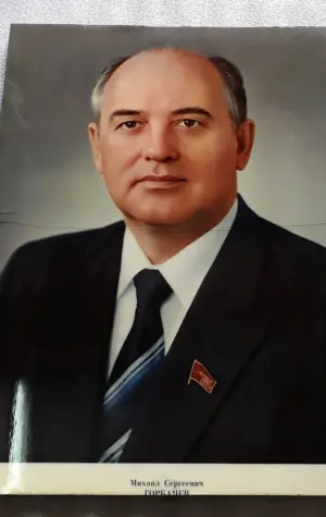 Михаил Горбачев портрет