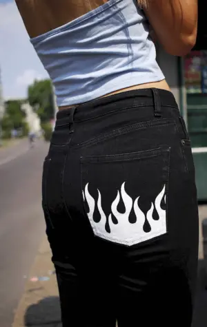 Огонь на джинсах
