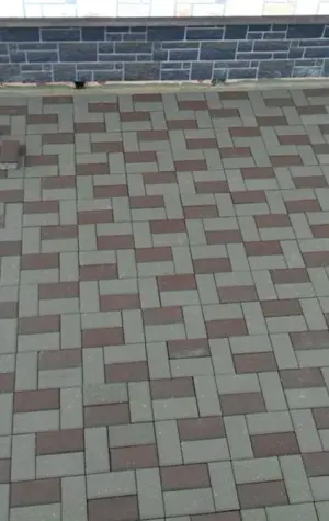 Тротуарная плитка серая с коричневым