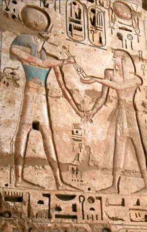 Врезанный рельеф Египет